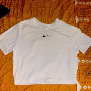 White Nike Woman’s Athletic Crop Top Size M